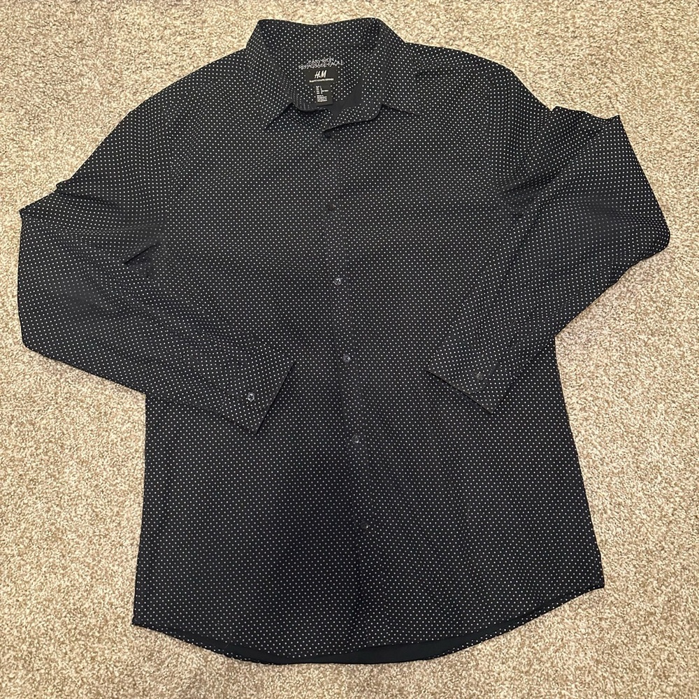 H&M MEN’S BUTTON DOWN SHIRT SIZE LARGE